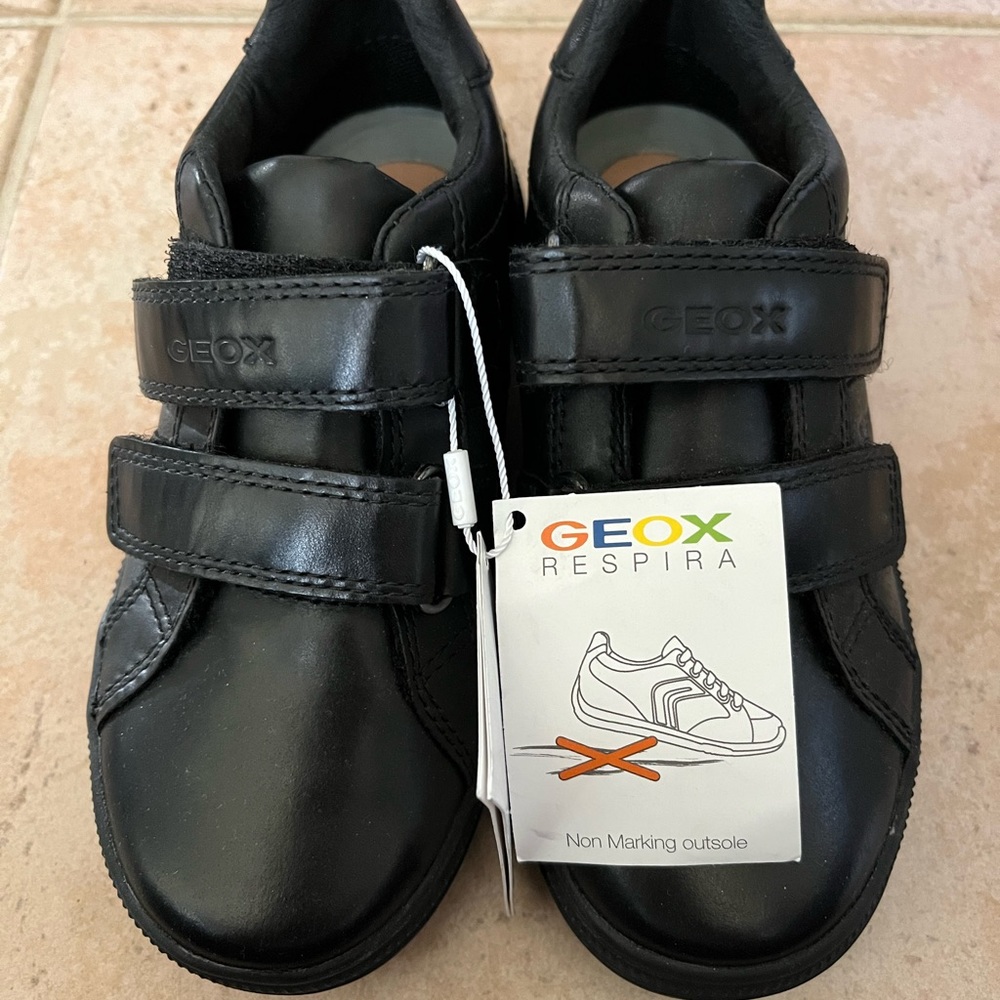 Brand new Geox boys shoe EU28